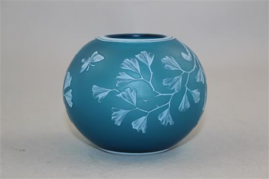 A Thomas Webb blue cameo glass vase, c.1890, 9cm